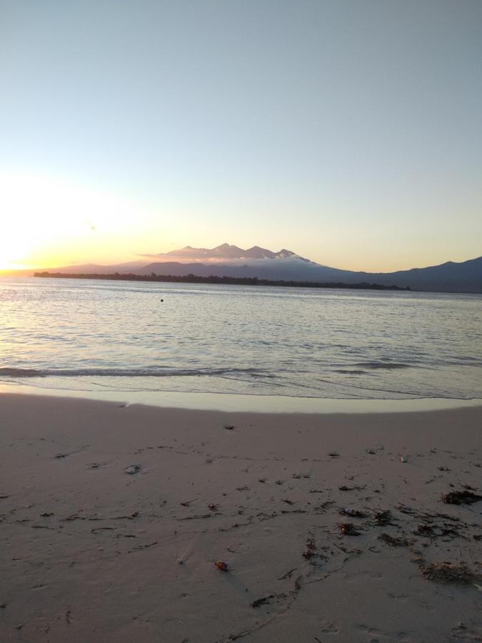 Cnunk Bungalow Gili Meno Exterior photo